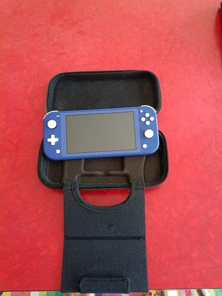 Switch lite met behuizing in uitstekende staat, Ophalen, Overige kleuren, Zo goed als nieuw, Met beschermhoes of tas