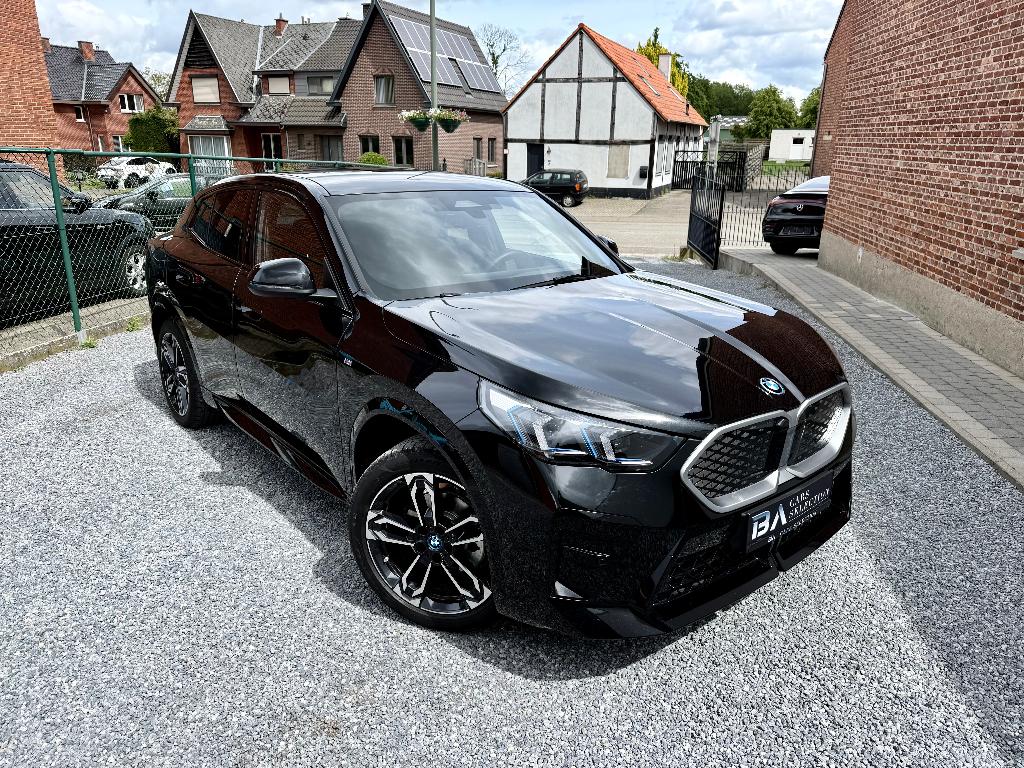 BMW iX2 66.5 kWh eDrive20 M Editie | Massage! | H & K | Pano, Auto's, https://public.car-pass.be/vhr/27a081f0-36c5-4ca8-ade9-530474c92b96