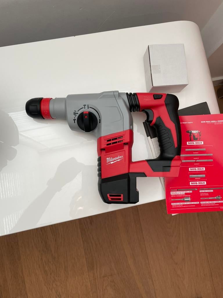 Milwaukee M18 nieuw in de doos, Doe-het-zelf en Bouw, Gereedschap | Boormachines, Ophalen of Verzenden, Zo goed als nieuw