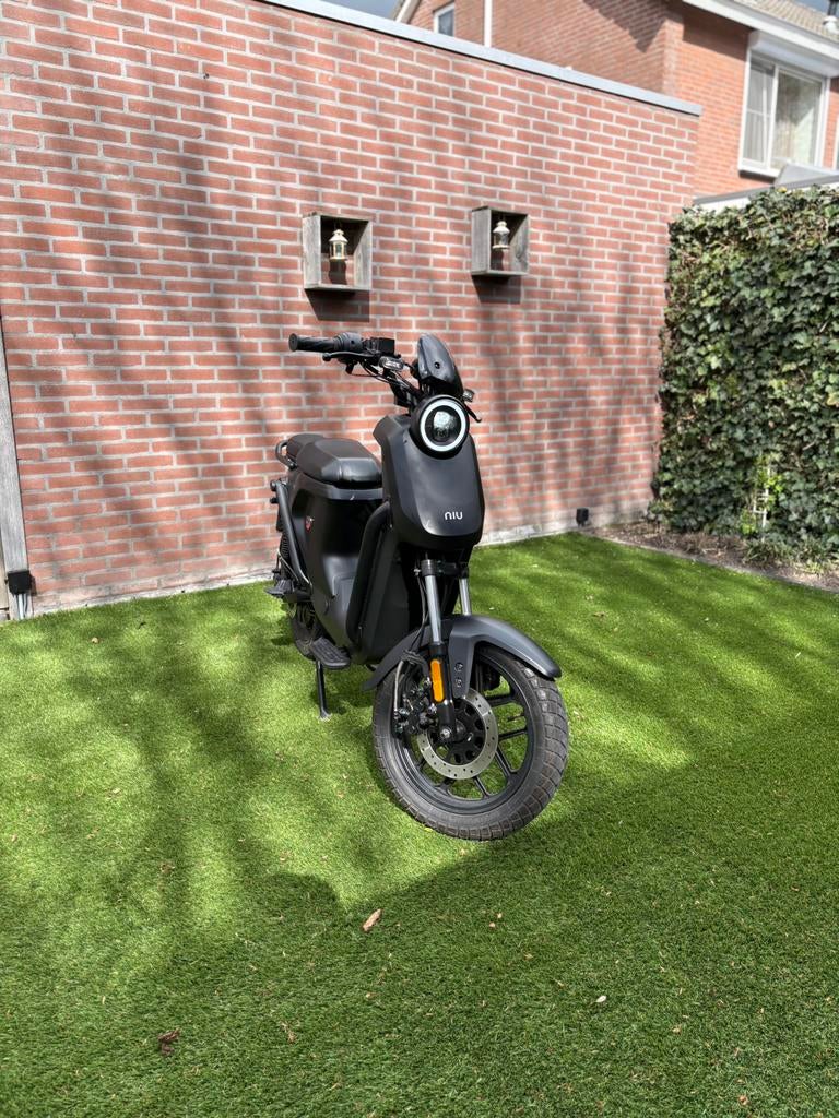 Niu elektrische scooter, Enlèvement ou Envoi, Comme neuf