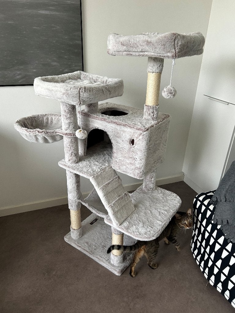 Krabpaal - kattenboom 135 cm lichtbruin-beige - NIEUWSTAAT, Dieren en Toebehoren, Ophalen, Zo goed als nieuw, Krabpaal
