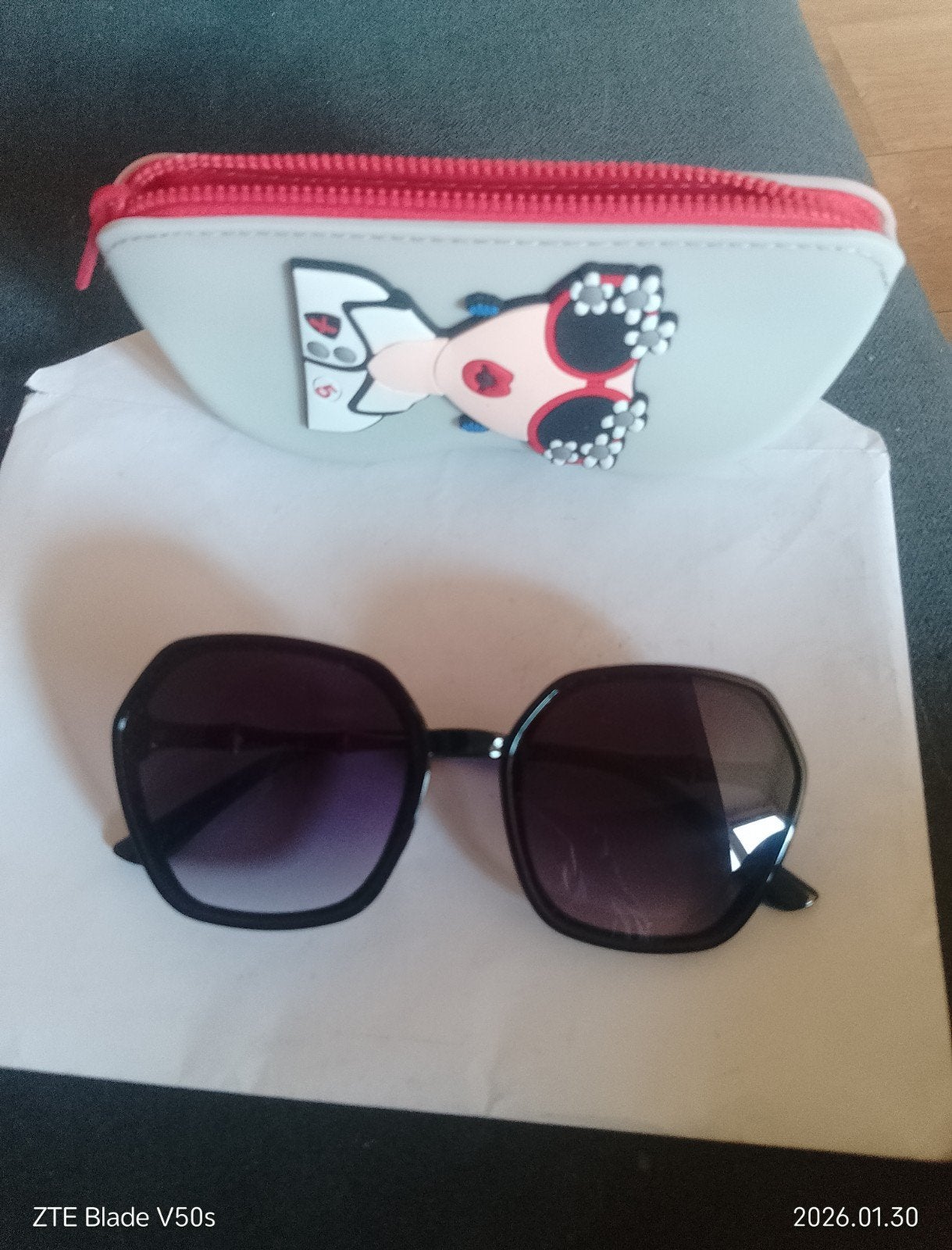 Gucci classique. Avec étui en silicone, Enlèvement ou Envoi