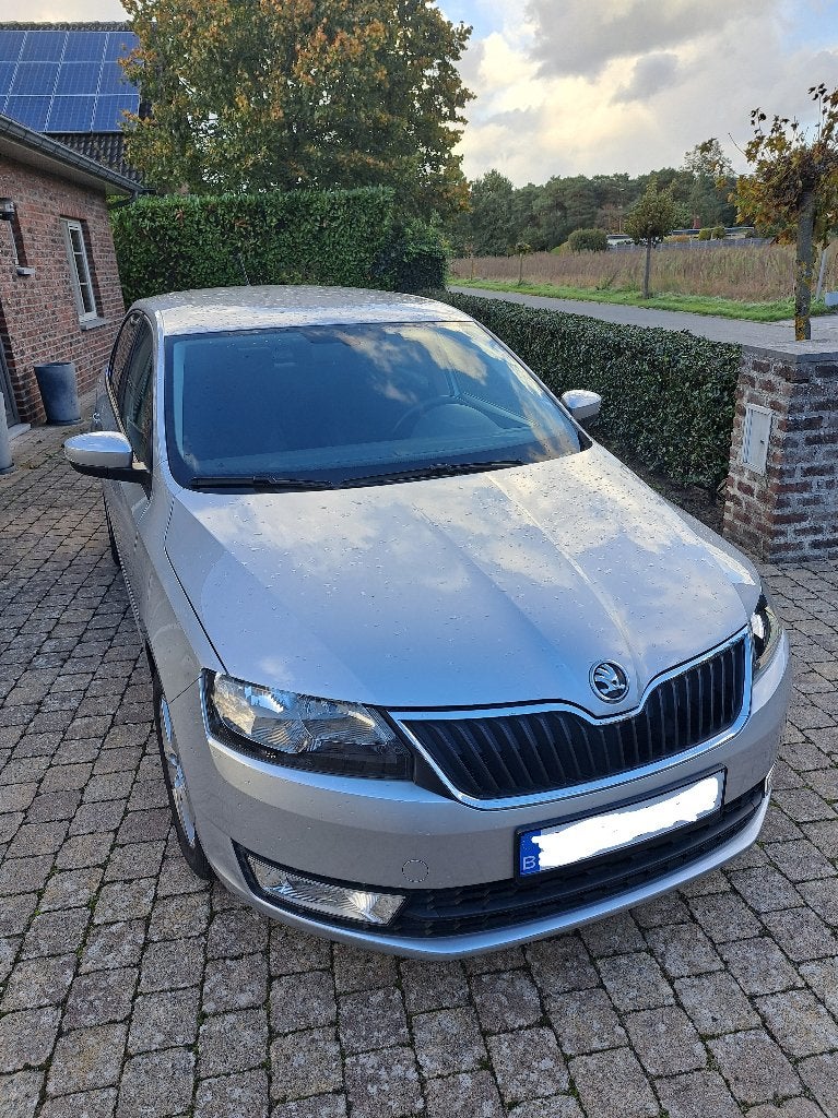 Te koop Skoda rapid in zeer goede staat, Auto's, Stof, 4 cilinders, Elektrische ramen, 5 deurs