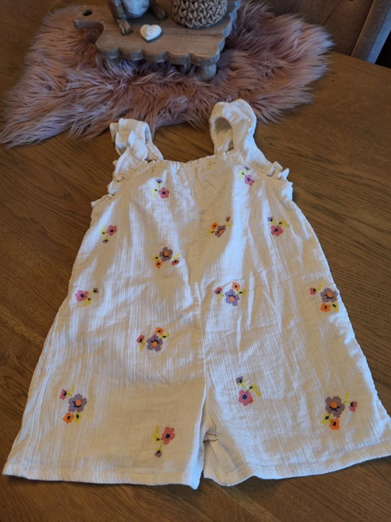 Zomer jumpsuit met korte pijpen en bloemenprint, Kinderen en Baby's, Kinderkleding | Maat 116, Ophalen of Verzenden, Zo goed als nieuw