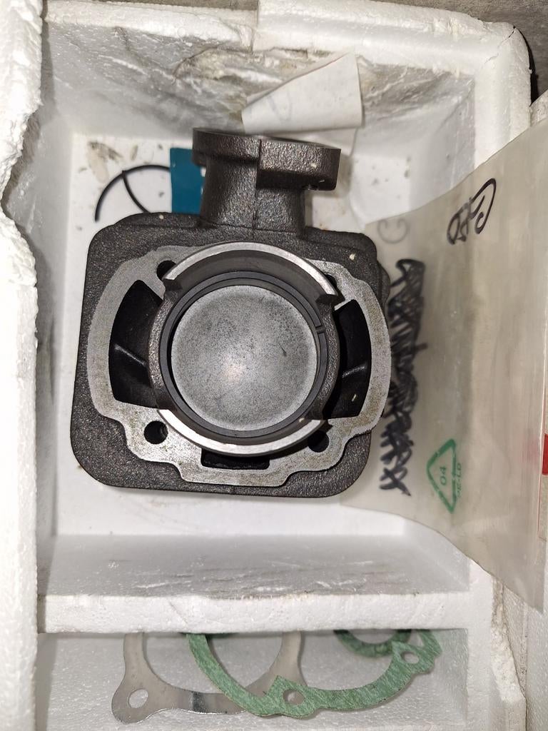 72cc Peugeot vertikaal cilinderkit + vertanding, Fietsen en Brommers, Ophalen of Verzenden, Nieuw, Cilinder, Peugeot