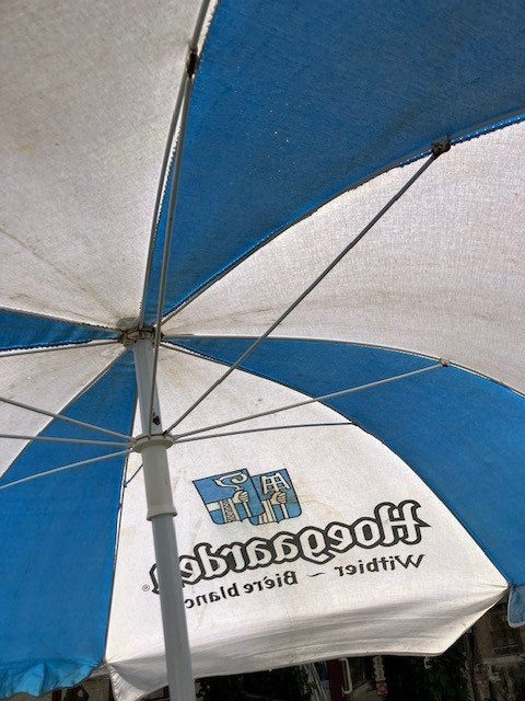 OUDE PARASOL HOEGAARDEN WITBIER . JAREN 70. DIAM 170  CM., Ophalen of Verzenden, Gebruikt, Overige typen