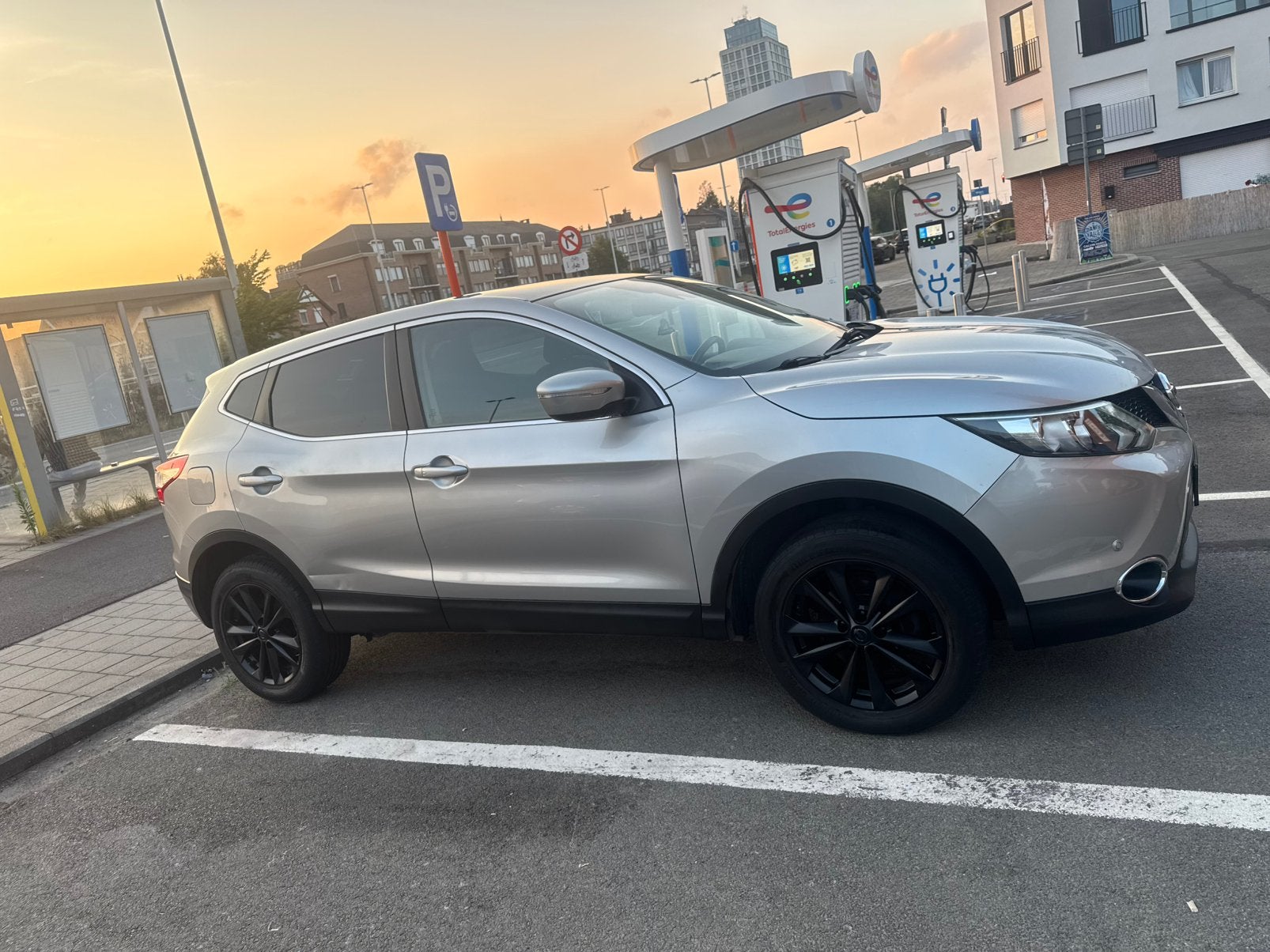 NISSAN QUASHQAI, Achat, Noir, 5 portes, Particulier
