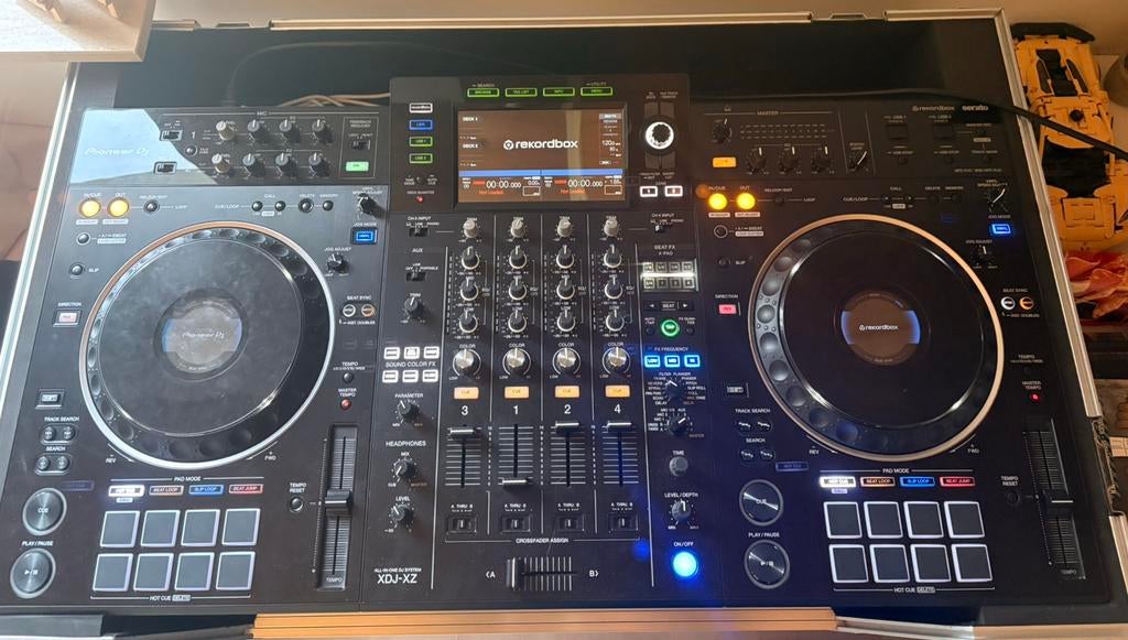 Pioneer XDJ-XZ + decksaver + flightcase + originele doos, Ophalen, Zo goed als nieuw, Draaitafel, Pioneer