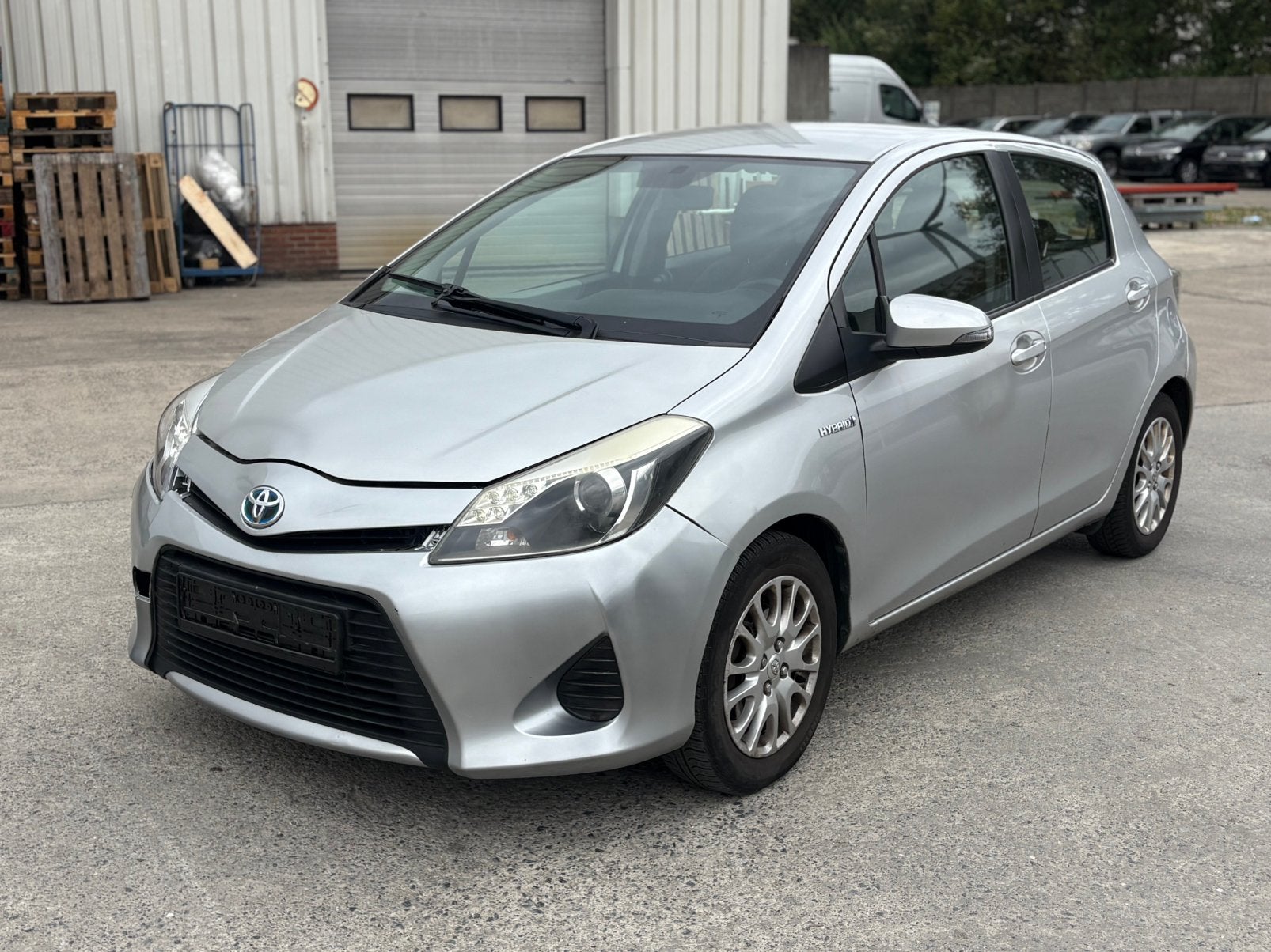 TOYOTA YARIS HYBRIDE 1.5i AUTOMATIQUE, Argent ou Gris, Achat, Noir, 5 portes
