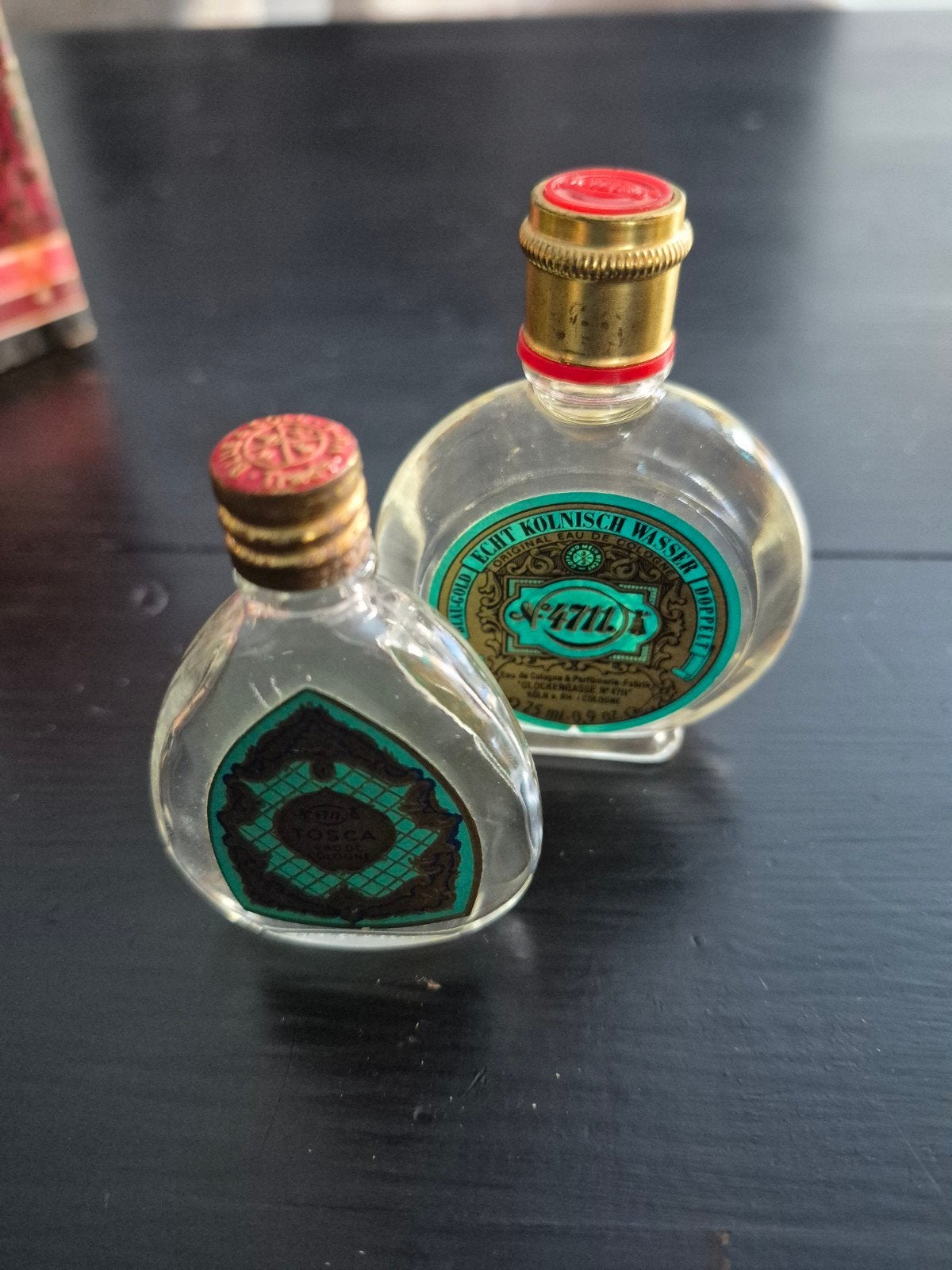 eau de cologne 4711 en tosca, Verzamelen, Ophalen of Verzenden, Gevuld