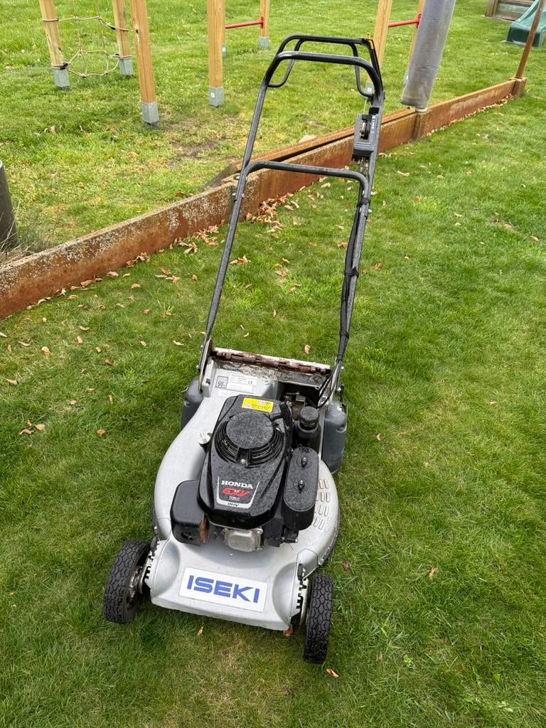 Iseki grasmaaier met rol, Tuin en Terras, Grasmaaiers, Gebruikt, Benzine-grasmaaier, 50 cm of meer, Cirkelmaaier, Opvangzak, Ophalen