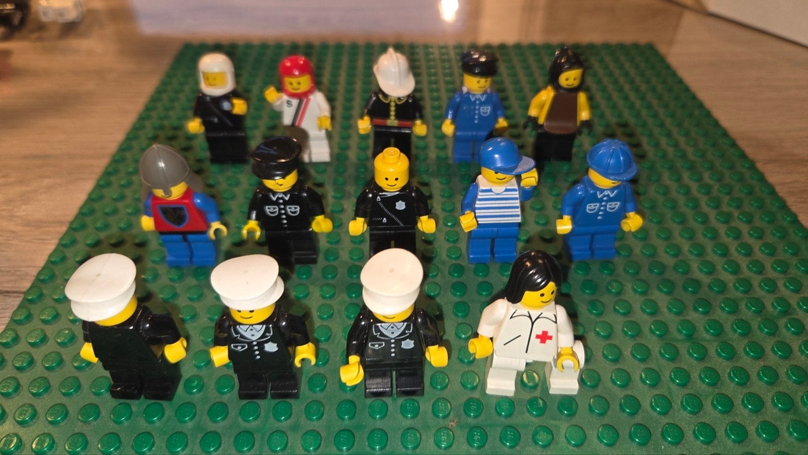14 vintage LEGO minifiguren Classic Town jaren 80 en 90, Enlèvement ou Envoi, Complet, Lego