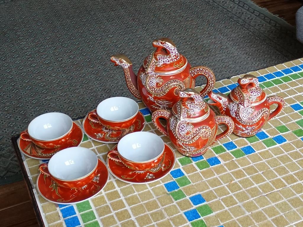 Oud Chinees theeservies van Sphinx, Enlèvement ou Envoi