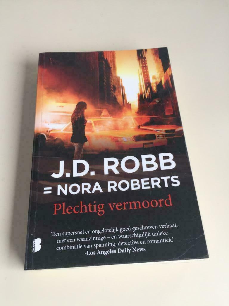 Boek / J.D. Robb - Nora Roberts - Plechtig vermoord, Enlèvement ou Envoi, Utilisé