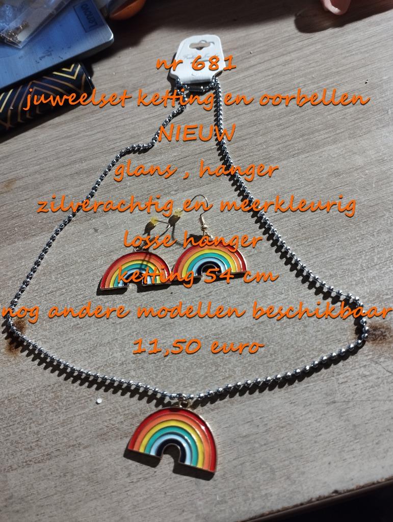 681. Parure de bijoux : collier et boucles d'oreilles, NEUF,, Bijoux, Sacs & Beauté, Colliers, Avec pendentif, Autres matériaux