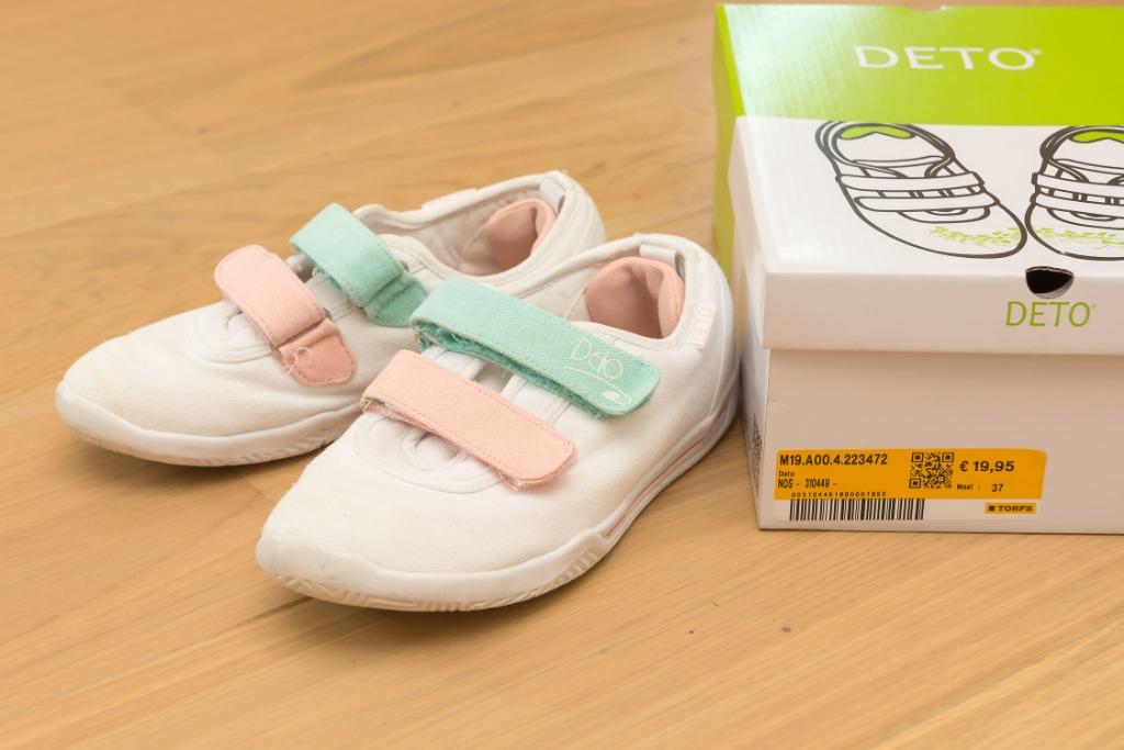 Deto witte turnpantoffels met velcro, maat 37, Kinderen en Baby's, Gebruikt, Meisje, Sportschoenen, Ophalen of Verzenden