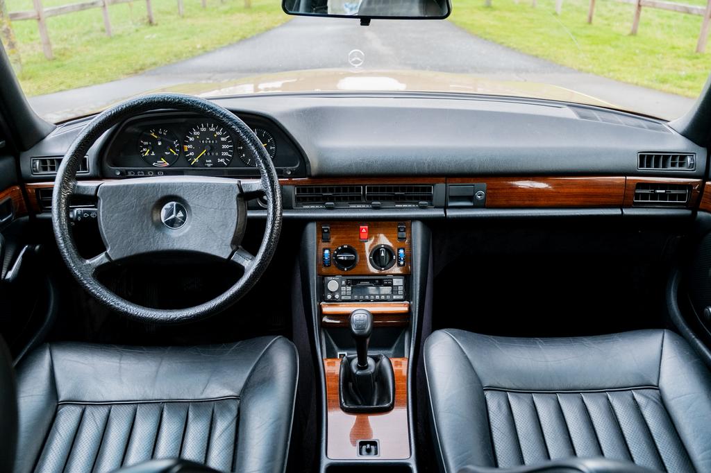 Mercedes-Benz 280S w126, Auto's, 4 deurs, Achterwielaandrijving, Zwart, Beige