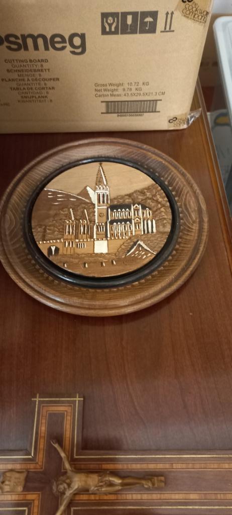 assiette souvenir en bois motif cathédrale, Enlèvement