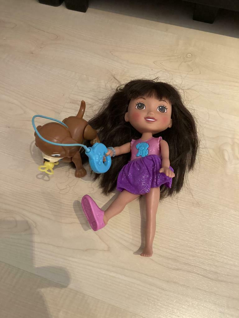 Dora et son chien