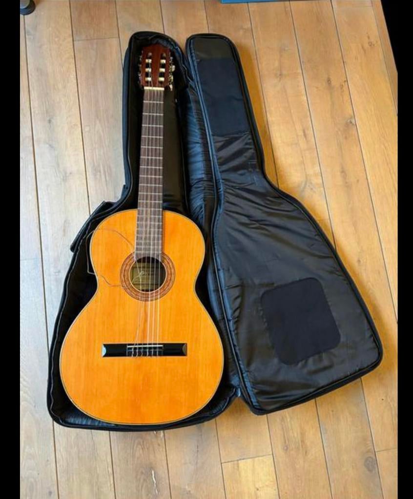 Guitare franscico Esteve 1housse et 1 pose pied, Enlèvement, Comme neuf