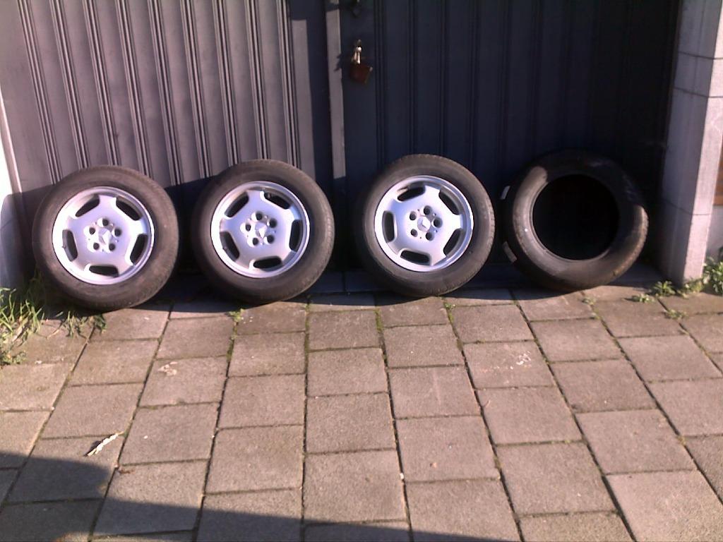 3 originele Mercedes 15 inch alu velgen met zomerbanden, Auto-onderdelen, Banden en Velgen, Ophalen, Gebruikt, 15 inch, Banden en Velgen