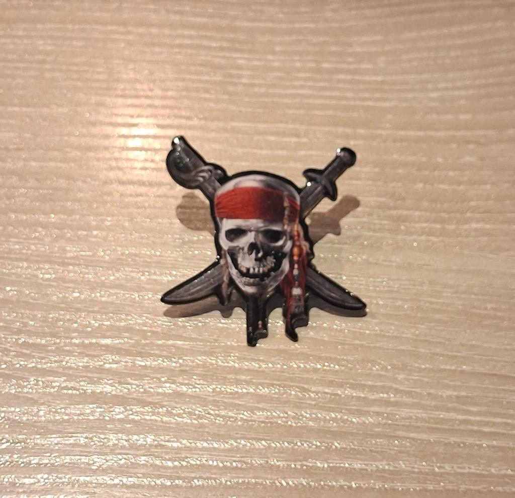 PIN - PIRAAT - PIRATE - DOODSKOP - SKULL - CRANE, Verzamelen, Verzenden, Gebruikt, Figuurtje, Speldje of Pin