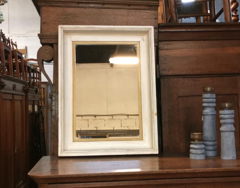 antieke brocante spiegel wit gepatineerd + gouden rand 59x44, Huis en Inrichting, Woonaccessoires | Spiegels, Minder dan 50 cm