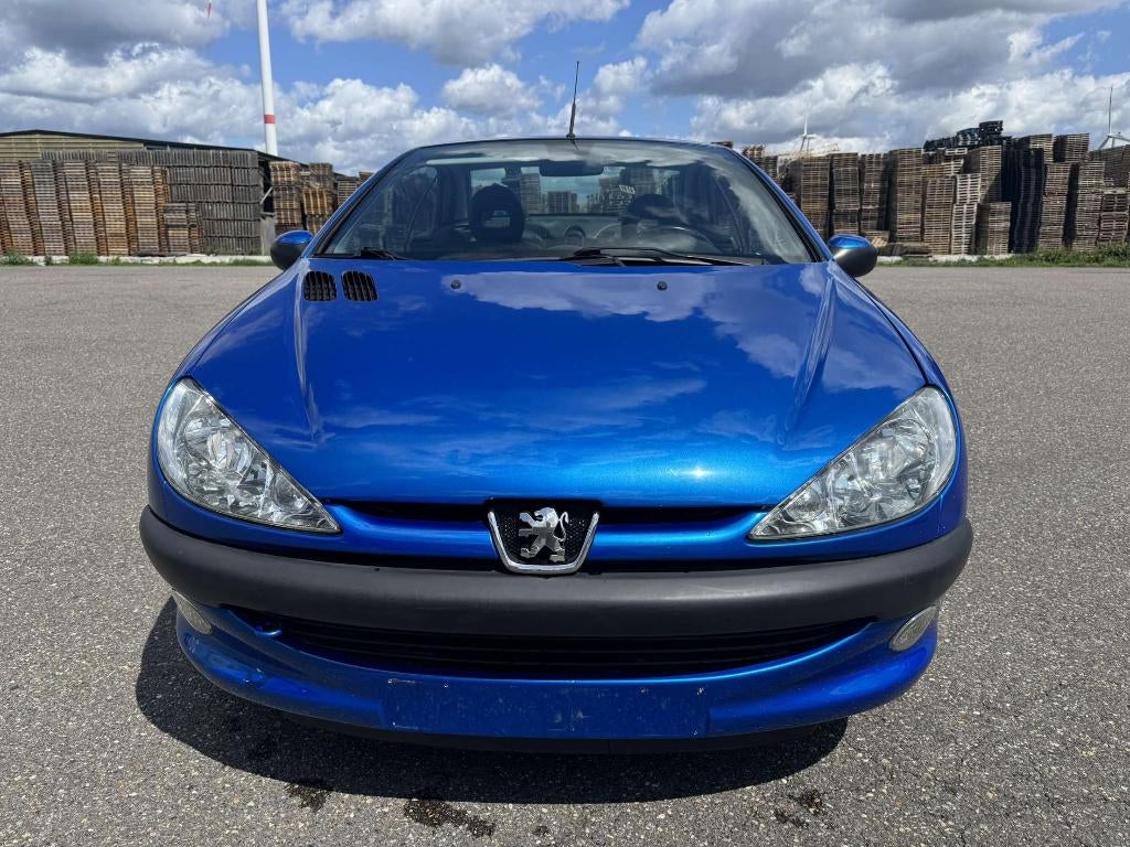 Peugeot 206 km: 190.120 Bj: 2002, Auto's, Voorwielaandrijving, 4 zetels, Zwart, Blauw