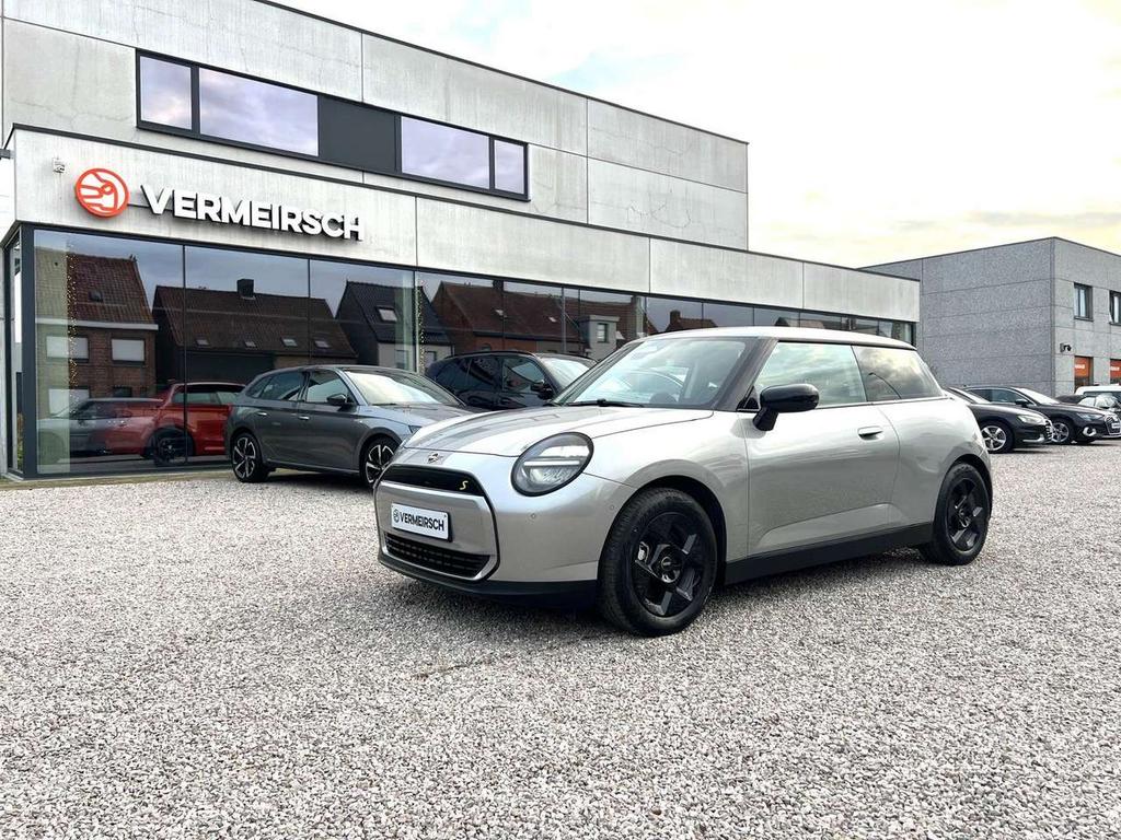 MINI Cooper SE Mini Cooper SE Classic Trim*APPLE CARPLAY*LE, 0 kg, 161 kW, 0 kg, https://public.car-pass.be/vhr/105a1650-dd1a-4d40-b745-369e6a39aa42