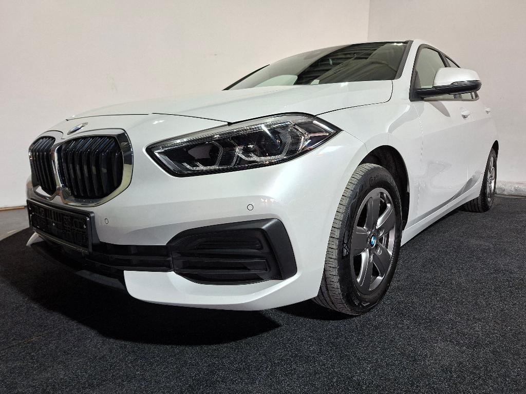 bmw 118i / Carplay / automaat /, Auto's, BMW, Wit, 5 deurs, Particulier, 3 cilinders