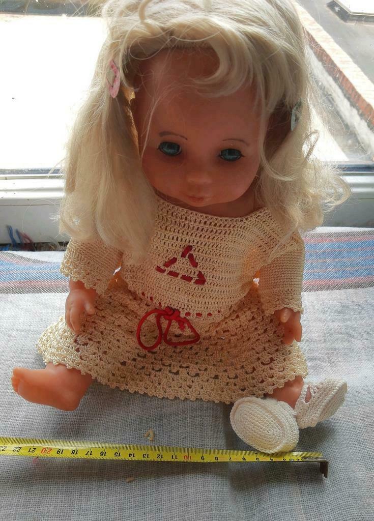 Popje met gehaakt kleedje, Verzamelen, Ophalen of Verzenden, Zo goed als nieuw