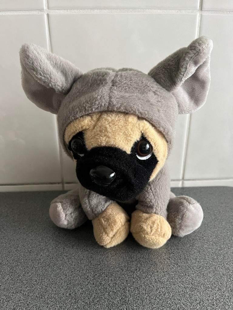 Knuffel mopshond in olifantenkostuum - 22 cm, Ophalen of Verzenden, Hond