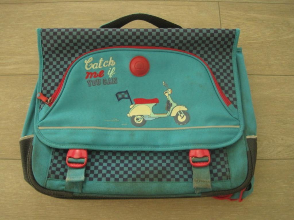 Boekentas - rugzak Delsey turkoois - rood met scooter, Aktetas of Boekentas, Ophalen of Verzenden, 30 tot 40 cm, Rood