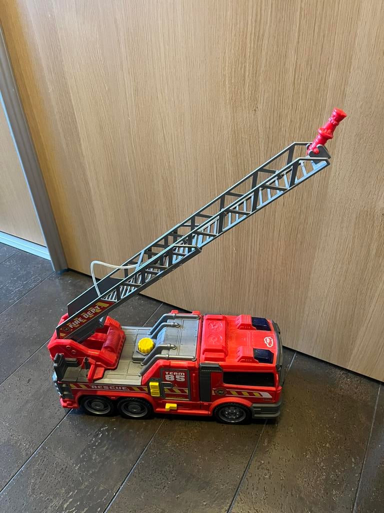 Grote brandweerwagen, kan water spuiten., Ophalen, Zo goed als nieuw