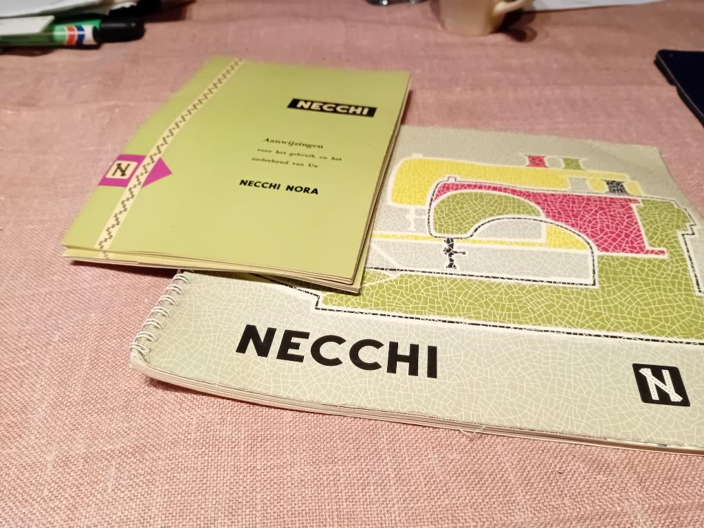 machine à coudre électrique de loisir dans les meubles, Enlèvement, Utilisé, Broderie ou Couture