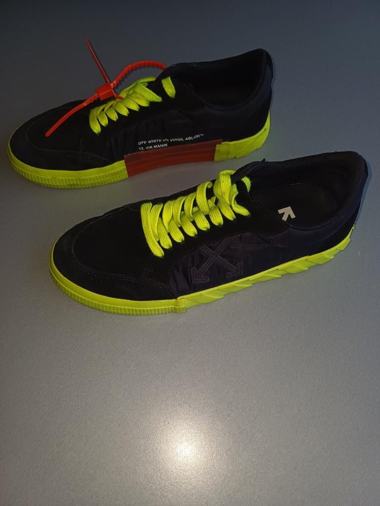 Off White sneaker collector item, Enlèvement ou Envoi, Comme neuf