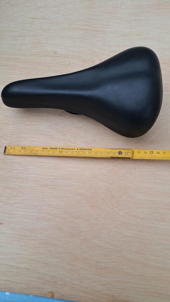 nieuw fietszadel, Ophalen, Nieuw