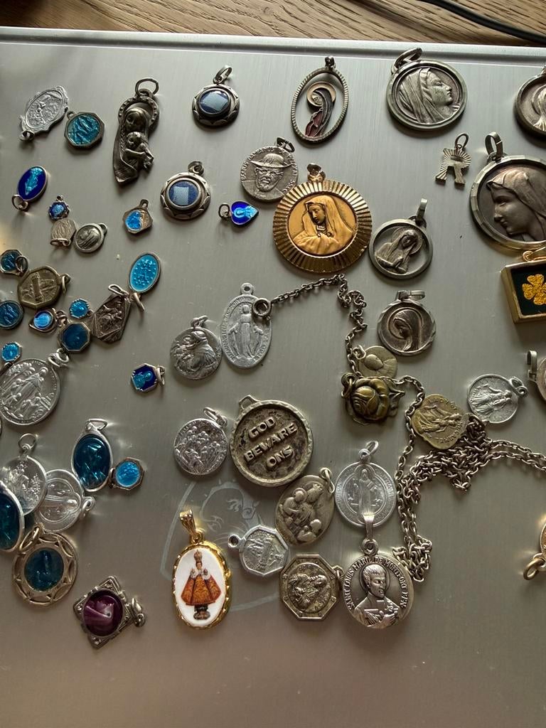 Allerlei . Godsdienst.  Doe een bod. Afhalen astene., Bijoux, Sacs & Beauté, Bracelets à breloques, Enlèvement, Comme neuf, Or