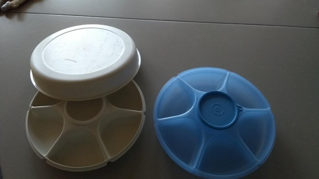 Tupperware hapjes schaal met centraal potje blauw of crème, Ophalen of Verzenden, Zo goed als nieuw, Crème, Schaal