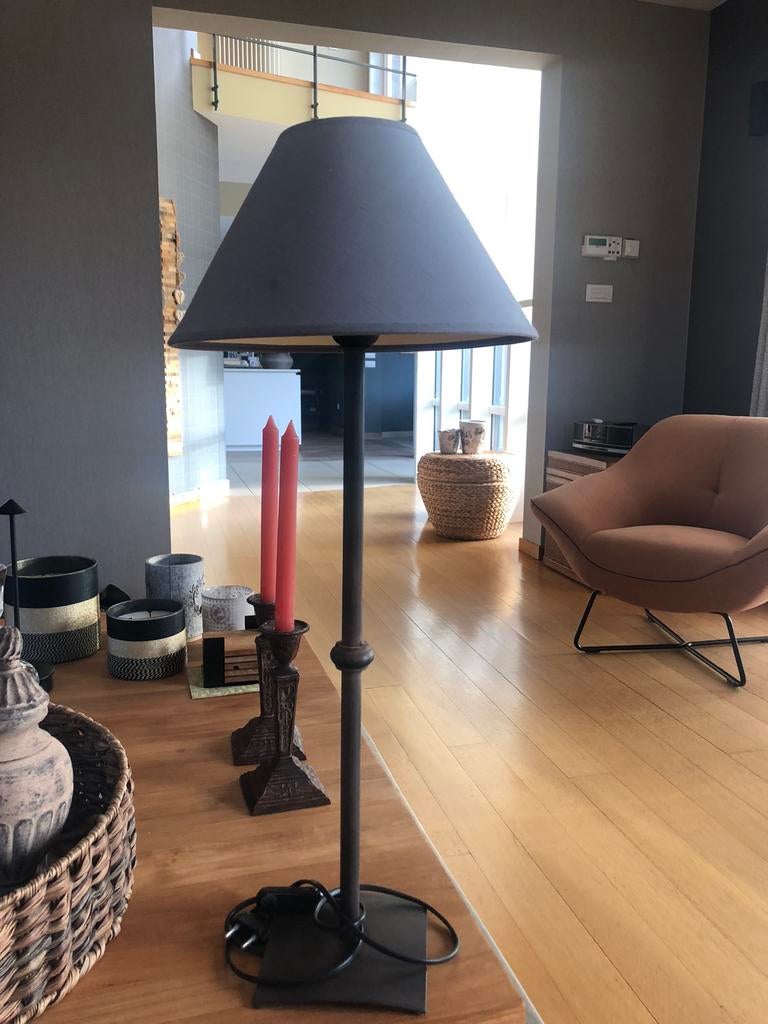 Jolie lampe pied fer forgé, Ophalen, Zo goed als nieuw