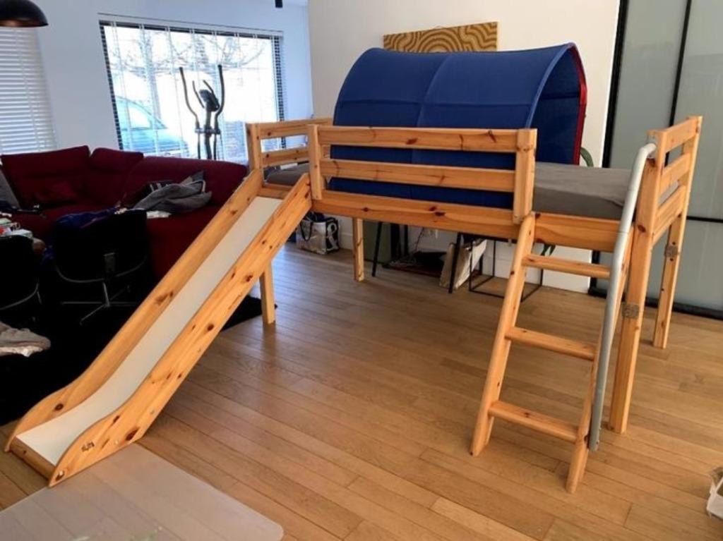 Lit mi-hauteur FLEXA CLASSIC naturel & toboggan, Kinderen en Baby's, Kinderkamer | Stapelbedden en Hoogslapers, Ophalen