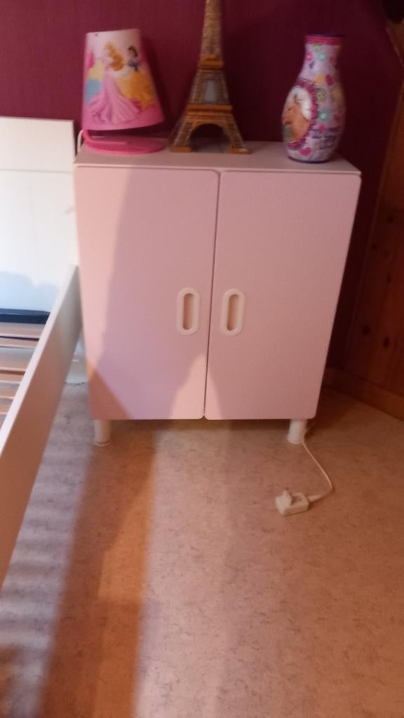 roos nachtkastje ikea, Kinderen en Baby's, Kinderkamer | Complete kinderkamers, Ophalen, Zo goed als nieuw
