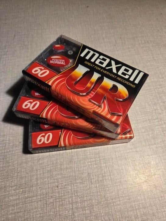 3 x maxell UR 60, scellés, Enlèvement ou Envoi, Neuf, dans son emballage, 2 à 25 cassettes audio, Vierge