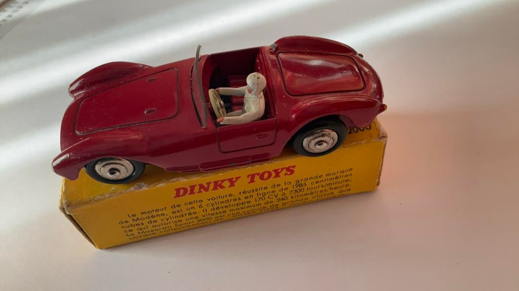 MASERATI SPORT 2000 TOPKLASSE AUTOMerk dinky, Ophalen of Verzenden, Zo goed als nieuw, Dinky Toys