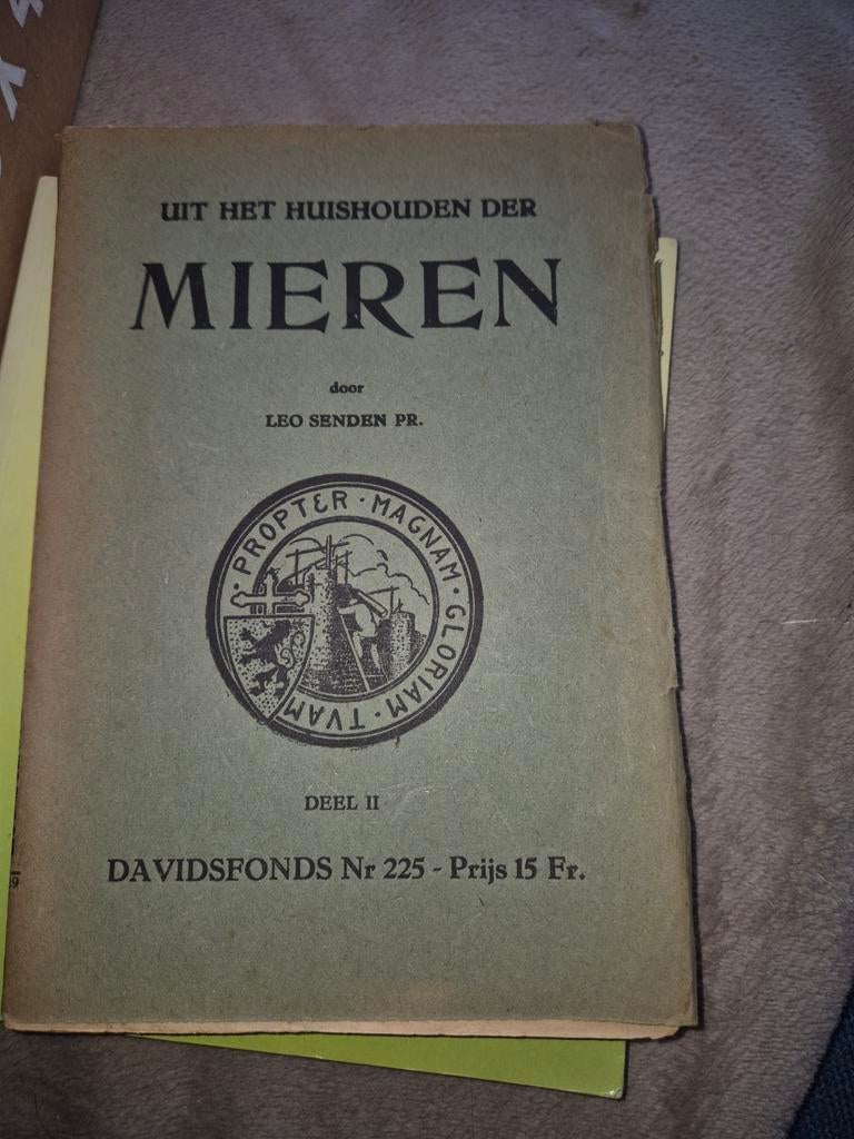 Oud boek mieren, Dieren en Toebehoren