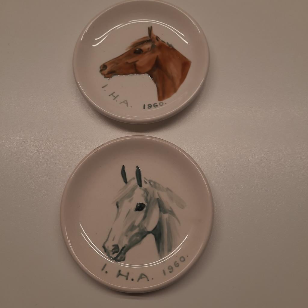 2 PLATS EN PORCELAINE *1960*Irish Horse Association*TOP*, Collections, Porcelaine, Cristal & Couverts, Neuf, Assiette ou Plat