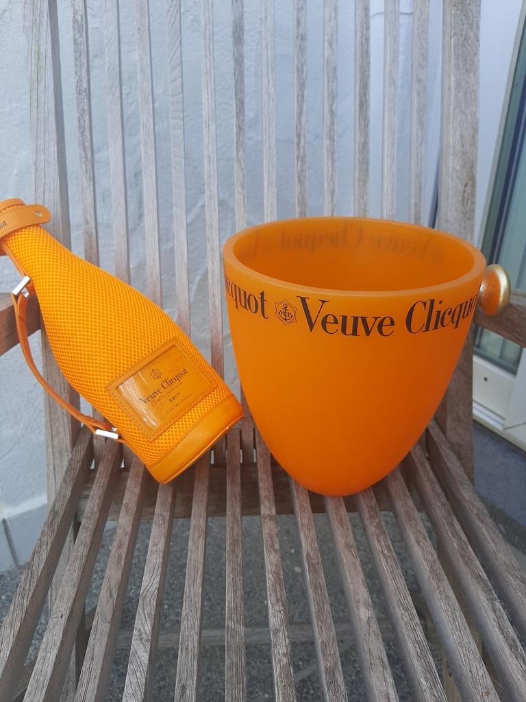 VEUVE CLICQUOT ensemble seau + ice jacket, Collections, Marques & Objets publicitaires, Enlèvement ou Envoi, Comme neuf