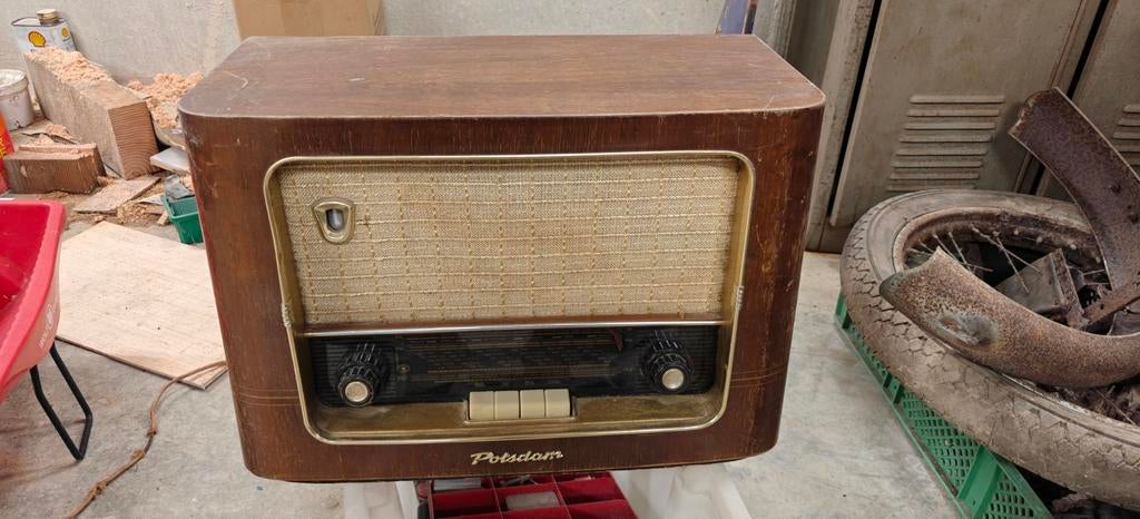 2 oude radios en bandrecorder, Verzamelen, Ophalen