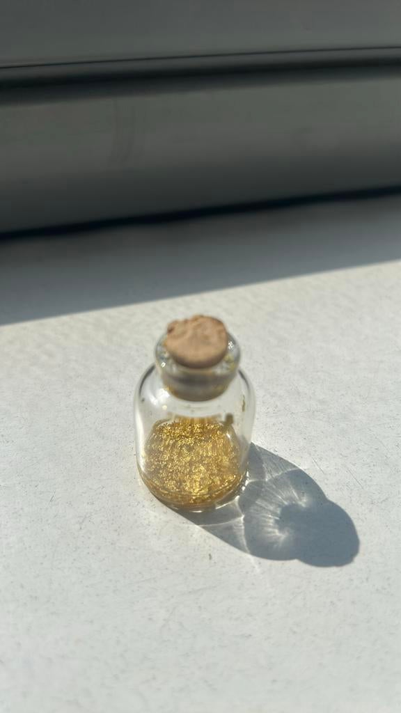Petite bouteille feuilles  d’or 22 carats, Collections, Enlèvement ou Envoi, Autres types