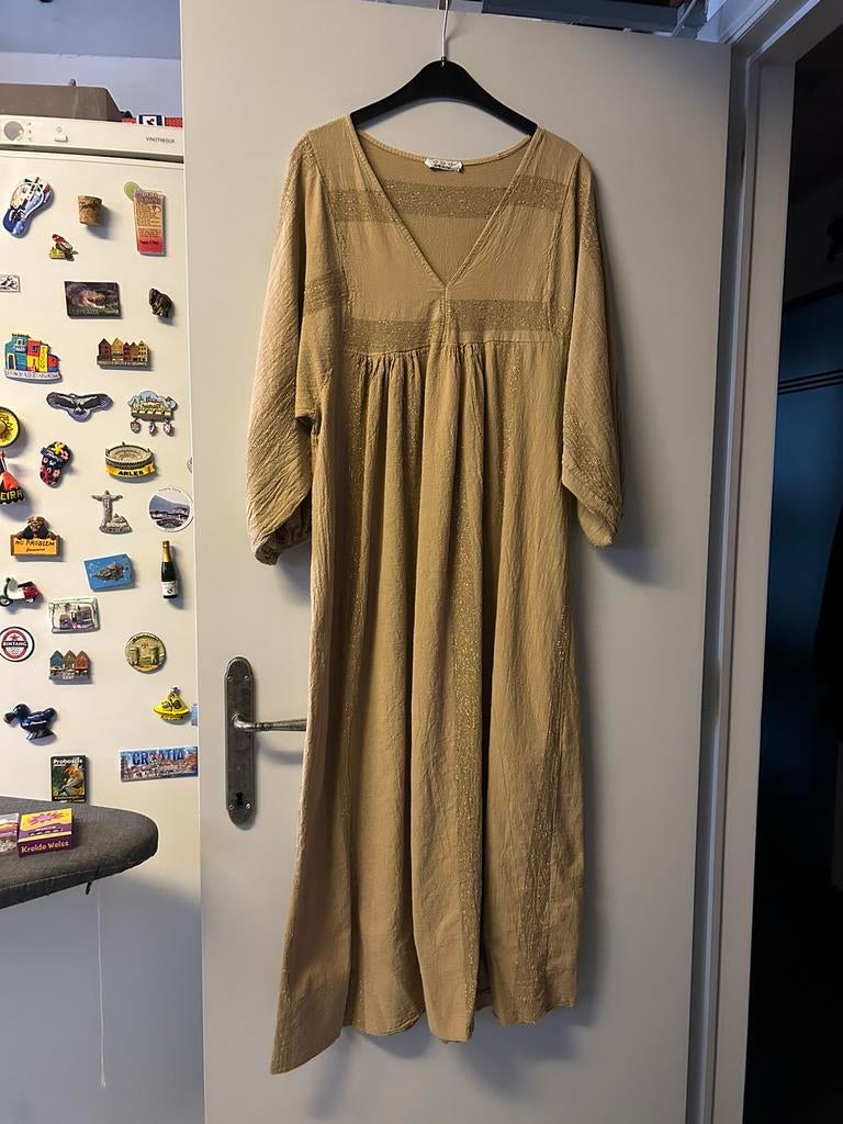 Goudkleurige lange jurk, Kleding | Dames, Ophalen of Verzenden, Nieuw, Overige kleuren, Overige typen